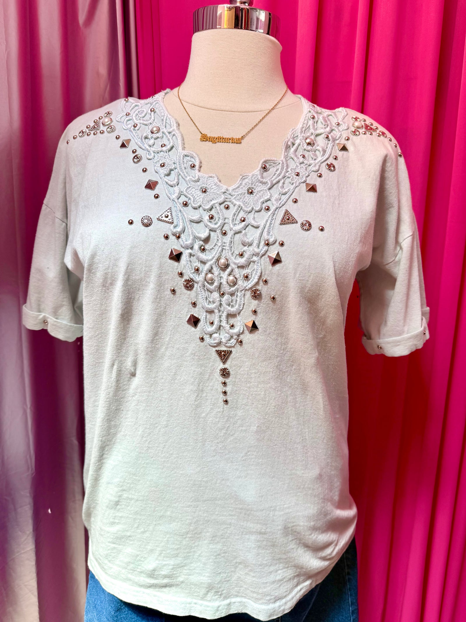 Y2K does 90s Studs and Lace Embellished T-shirt - Size 20-24 2X/3X