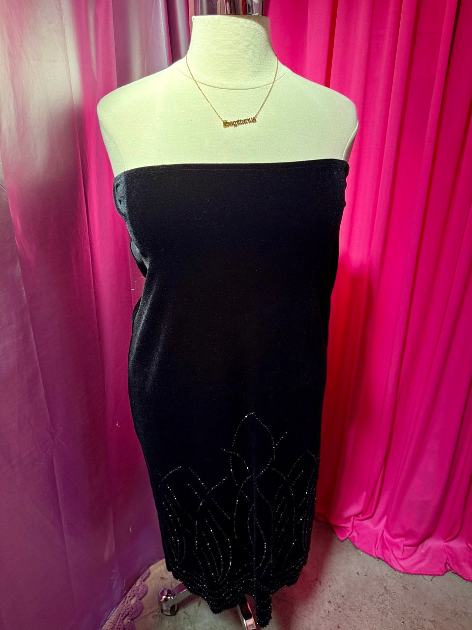 90s Black Velvet and Beads Skirt - Size 16 (fits larger)