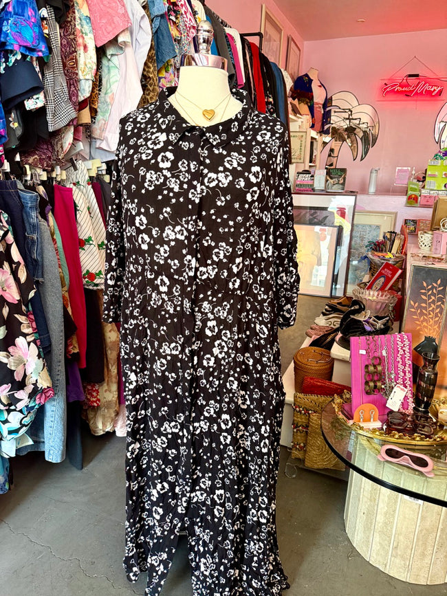 Moody Pansies Collared Dress - Size 36W 6X