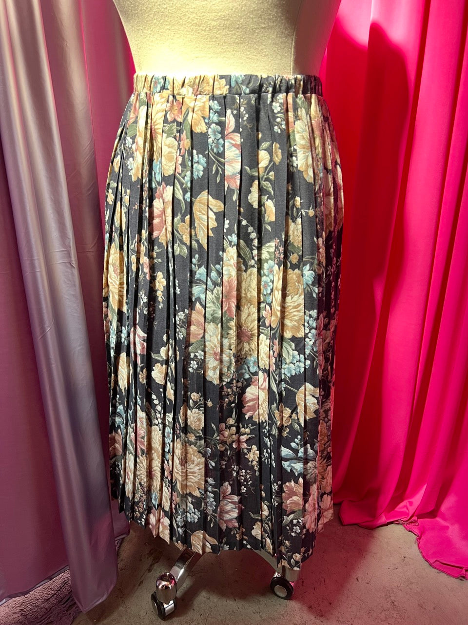 80s Drama Floral Pleated Skirt Set