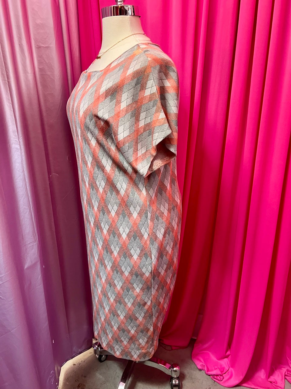 Peach and Gray Diamond Shift Dress - Size 18 2X