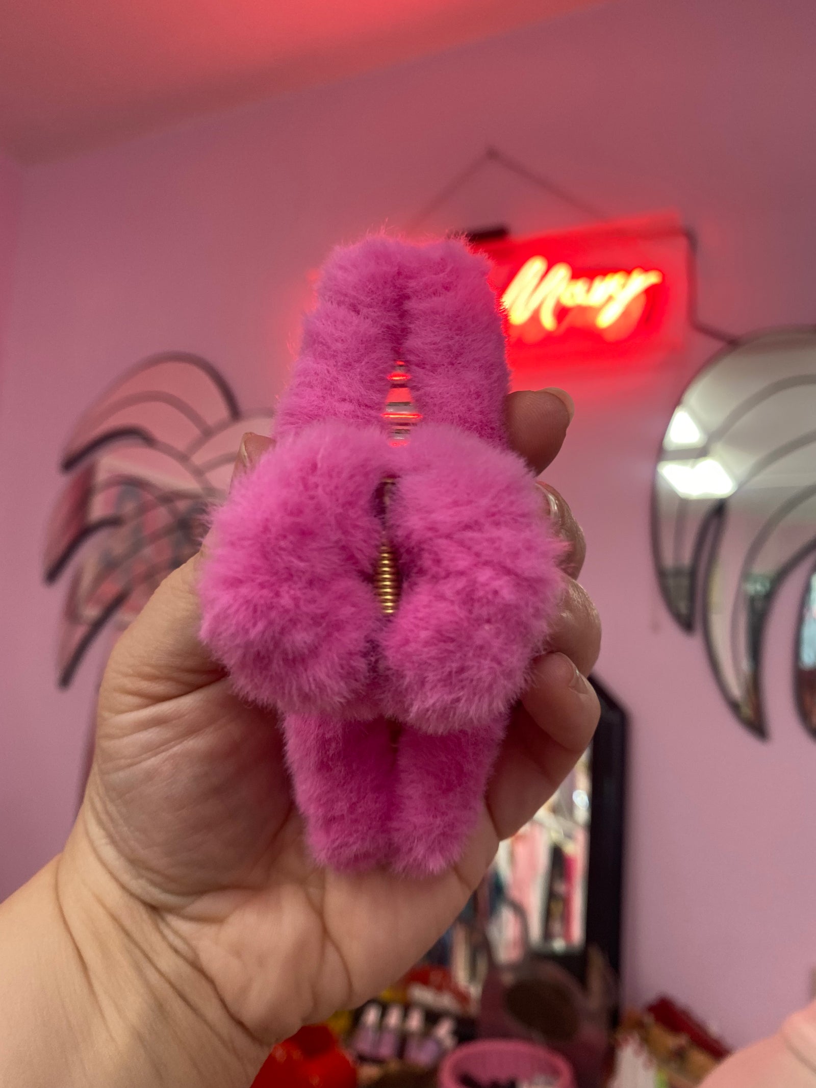 Fauxmo Fur Claw Clip