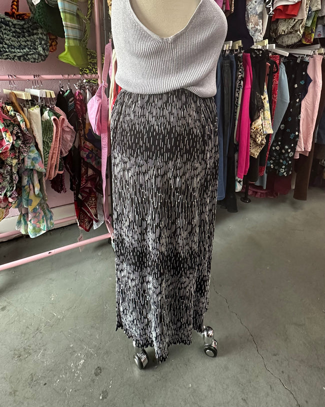 90s Black & White Crinkle Stretch Midi Skirt - 1X