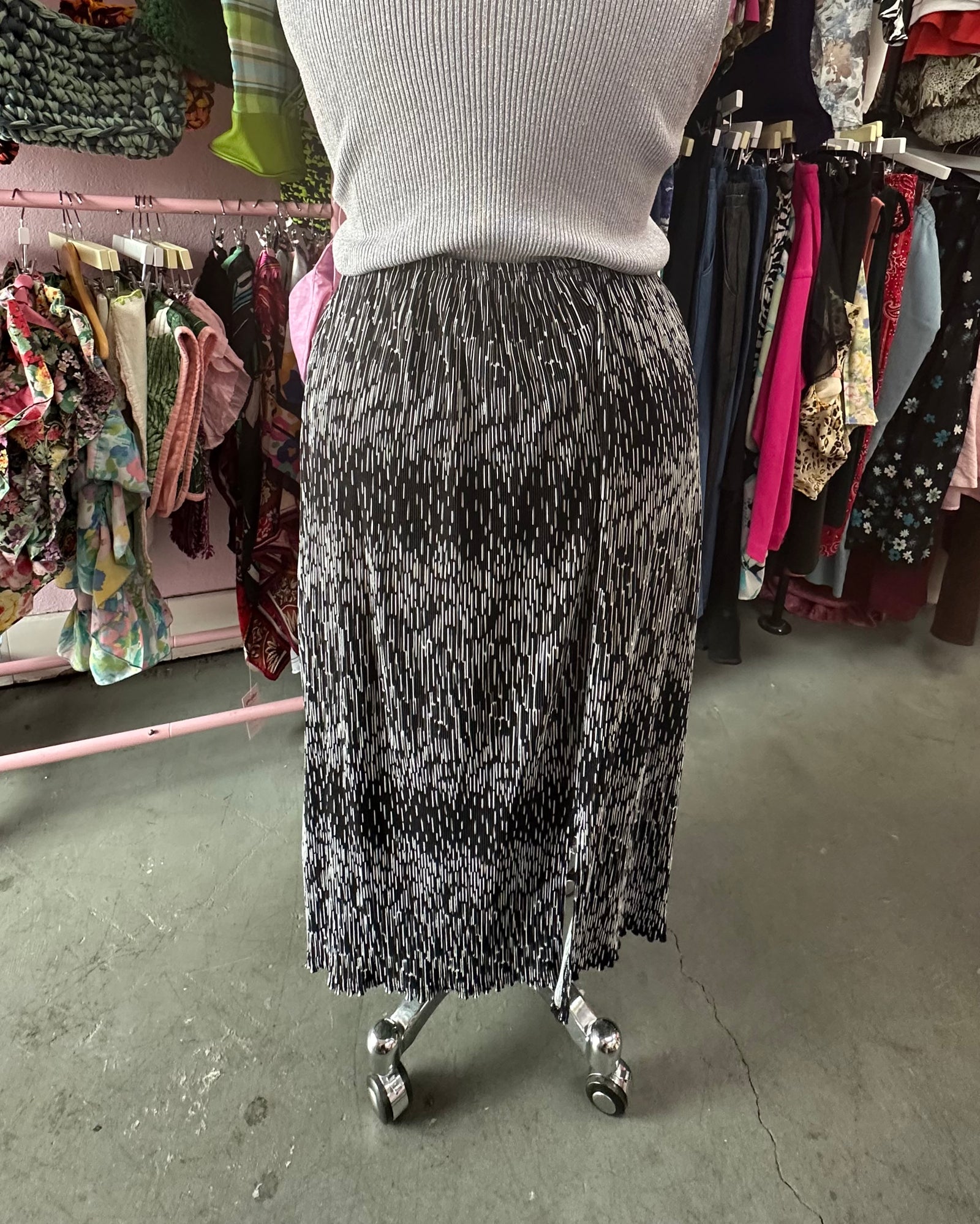 90s Black & White Crinkle Stretch Midi Skirt - 1X