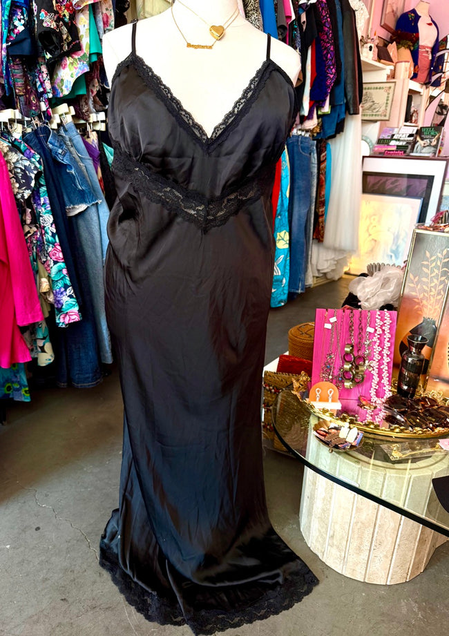 Morticia Lace Slip Dress - Size 24/26