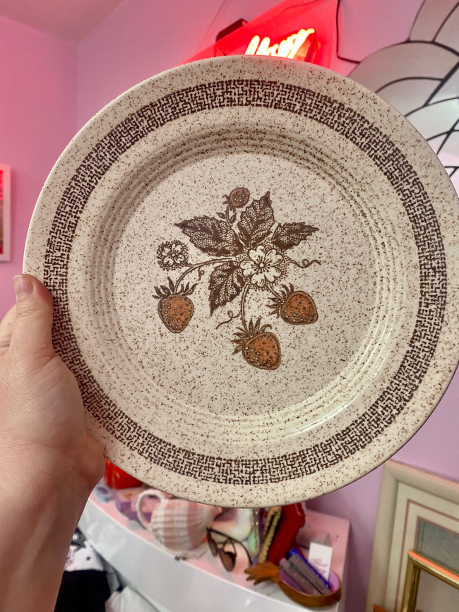Set of 4 Homer Laughlin Strawberry Stoneware plates